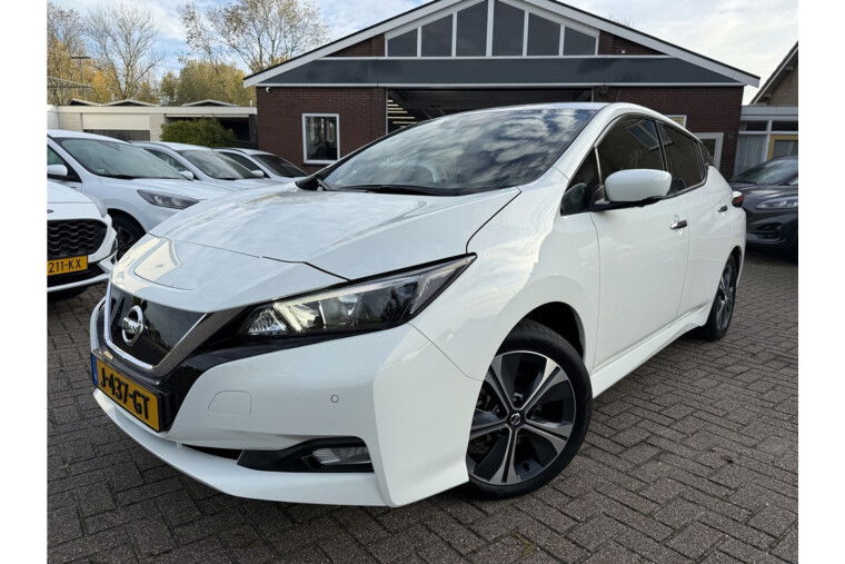 Foto van Nissan Leaf N-Connecta 40 kWh 360 camera, Carplay, Navi, 37121km