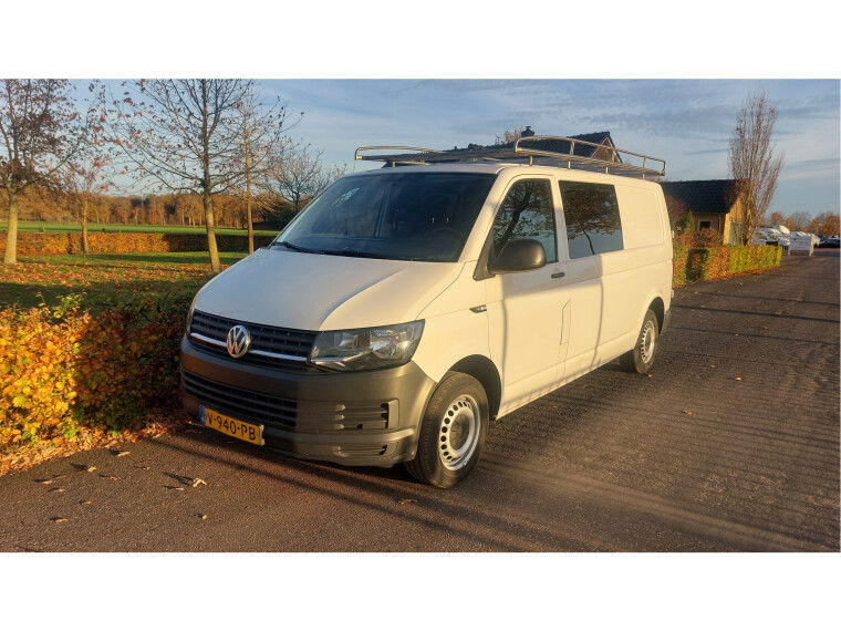 Foto van Volkswagen Transporter 2.0 TDI L2H1 DC