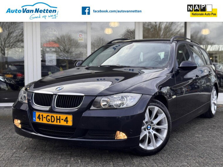 Foto van BMW 3 Serie Touring 318i 2.0 16v 143pk 6bak,Sportstoelen,Gr.Navi,Lmv,Pdc,Afn.trekhaak Business Line
