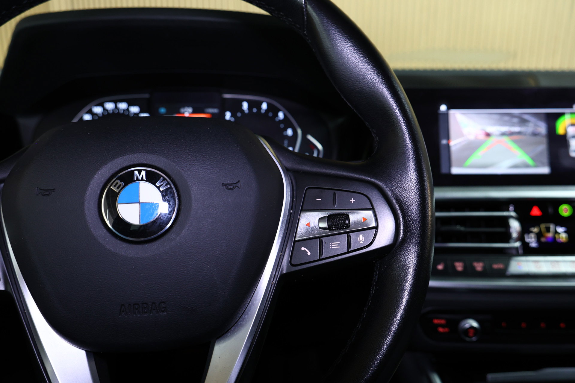 BMW 318i Business M SPORT Edition AVM SPORTLEDER NAVI CARPLAY VIRTUAL '21 - foto 17