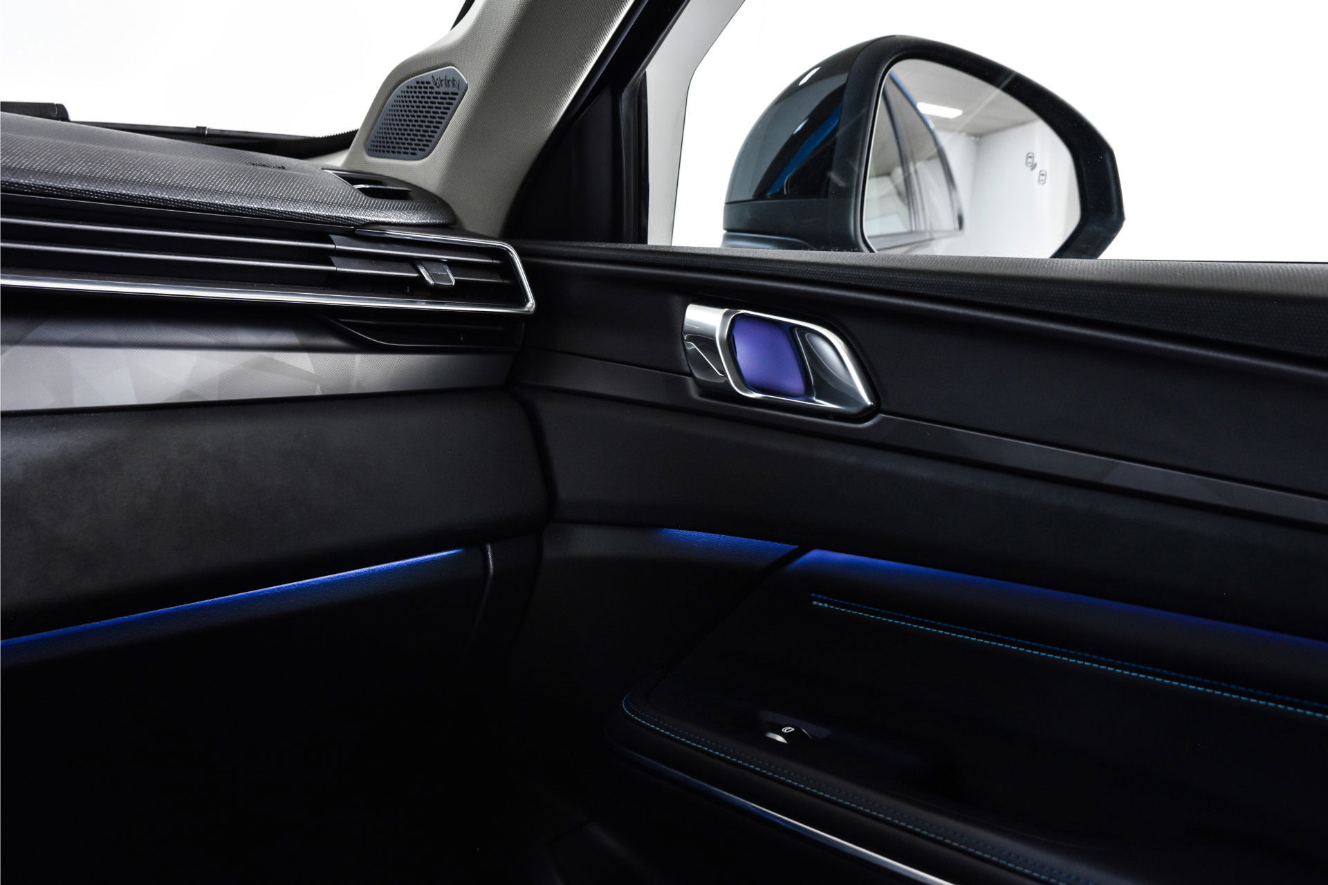 Lynk & Co - 01