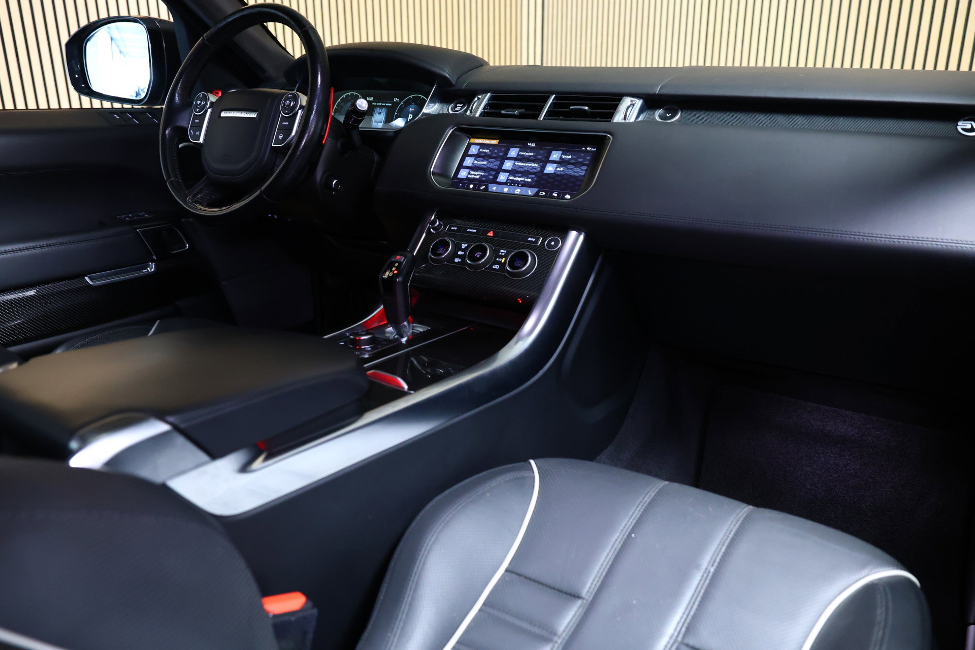 Land Rover 5.0 V8 Supercharged SVR Carbon Edition AVM Full Option! - foto 42