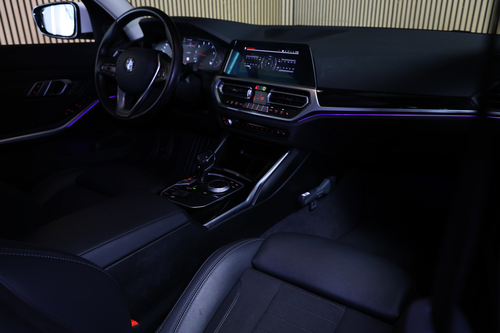 BMW 318i Business M SPORT Edition AVM SPORTLEDER NAVI CARPLAY VIRTUAL '21 - foto 40