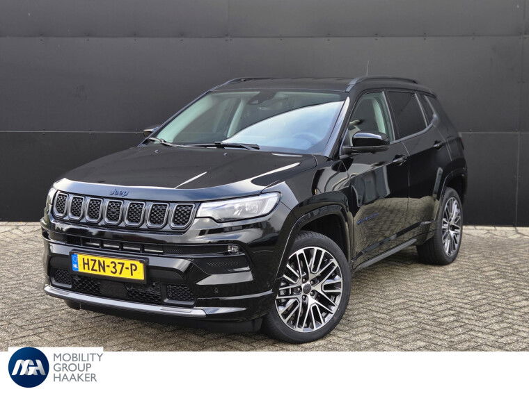 Foto van Jeep Compass 4xe 240 Plug-in Hybrid Electric Summit