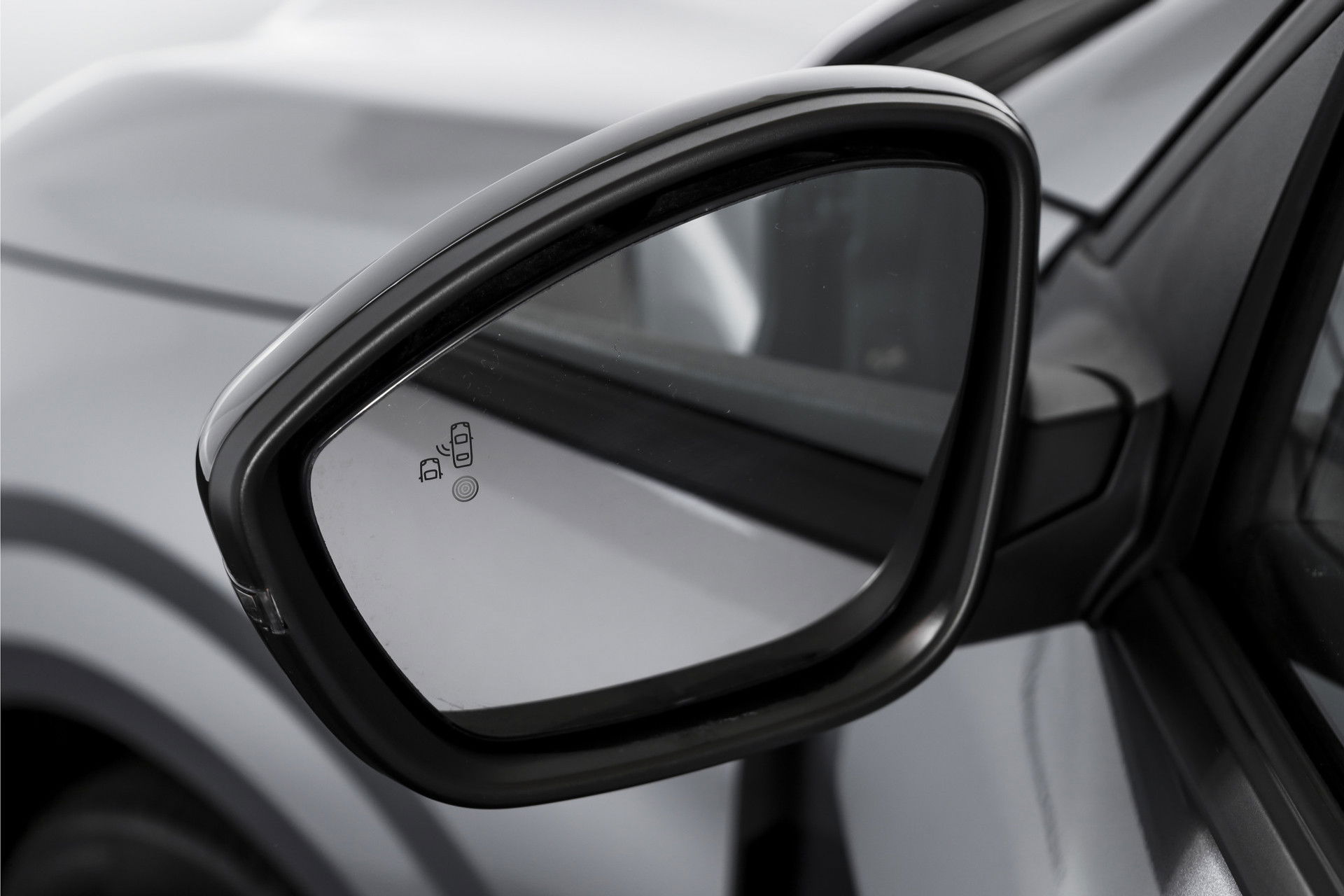 Peugeot - 208