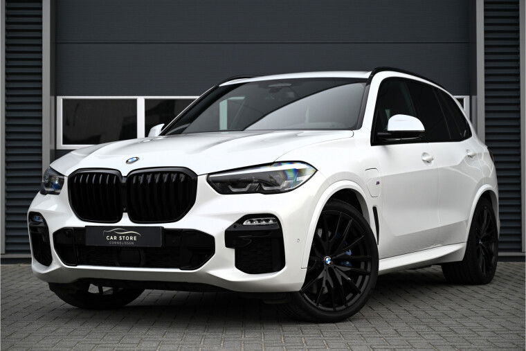 Foto van BMW X5 xDrive45e M-SPORT ***VERKOCHT*** HARMAN KARDON / SOFTCLOSE / HUD / COMFORTSTOELEN / MEMORY / PARELMOER / 22" / BTW