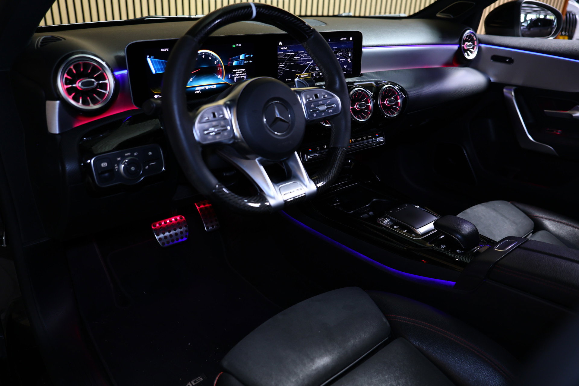 Mercedes-Benz AMG 35 4MATIC PANO NAVI CAMERA VIRTUAL CRUISE CLIMA SFEER STOELVW BT '19 - foto 45