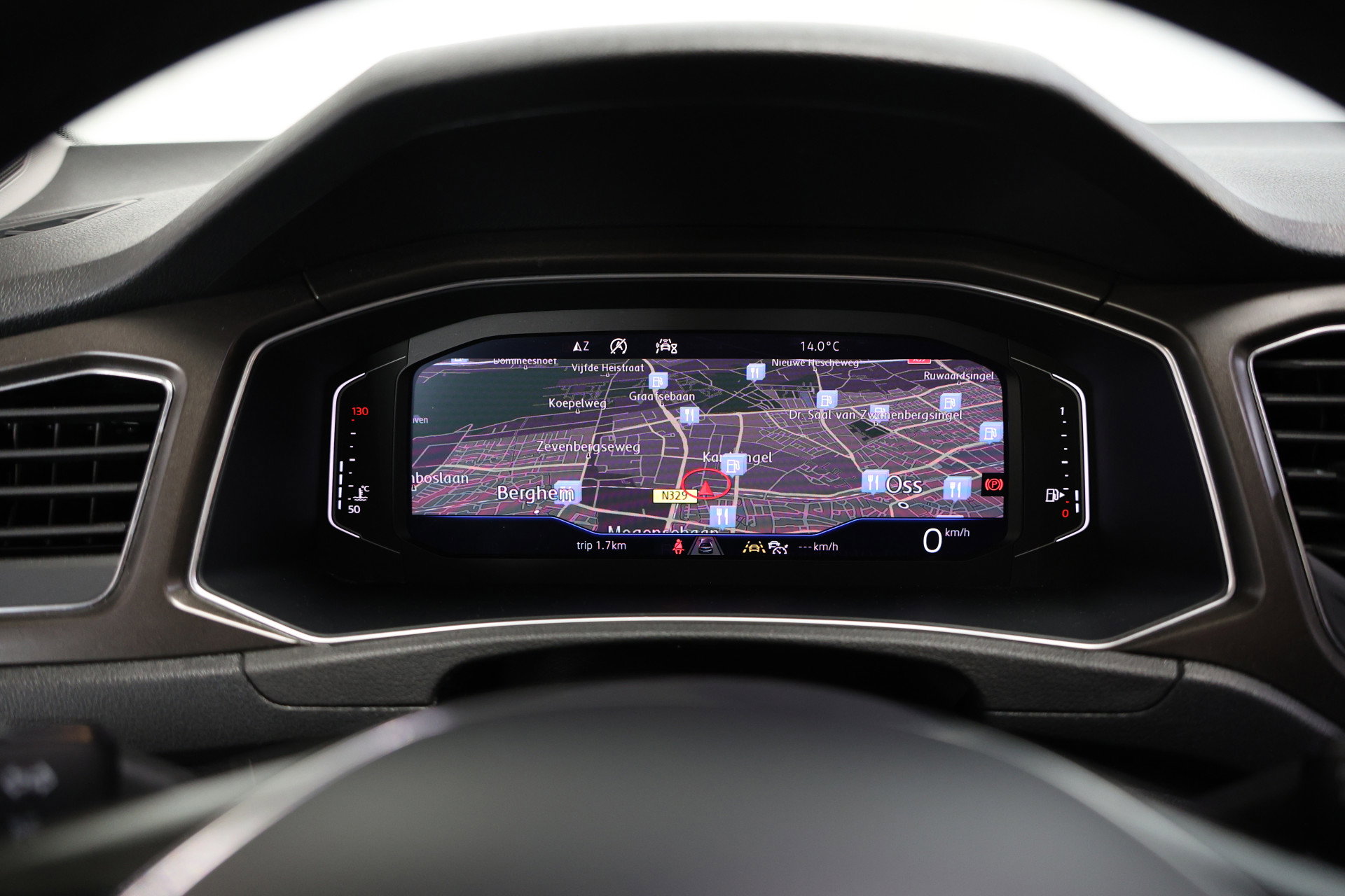Volkswagen 1.0 TSI R-Line CLIMA VIRTUAL PDC CARPLAY CAMERA PANO LANE+FRONT Ass. '19 - foto 16