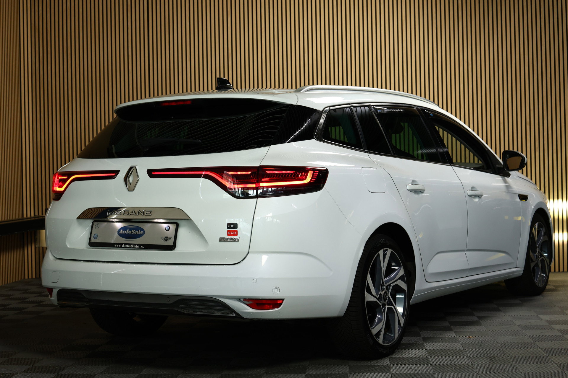 Renault Estate 1.6 Plug-In Hybrid 160 RS Line BOSE CARPLAY PDC CAMERA "21 - foto 3