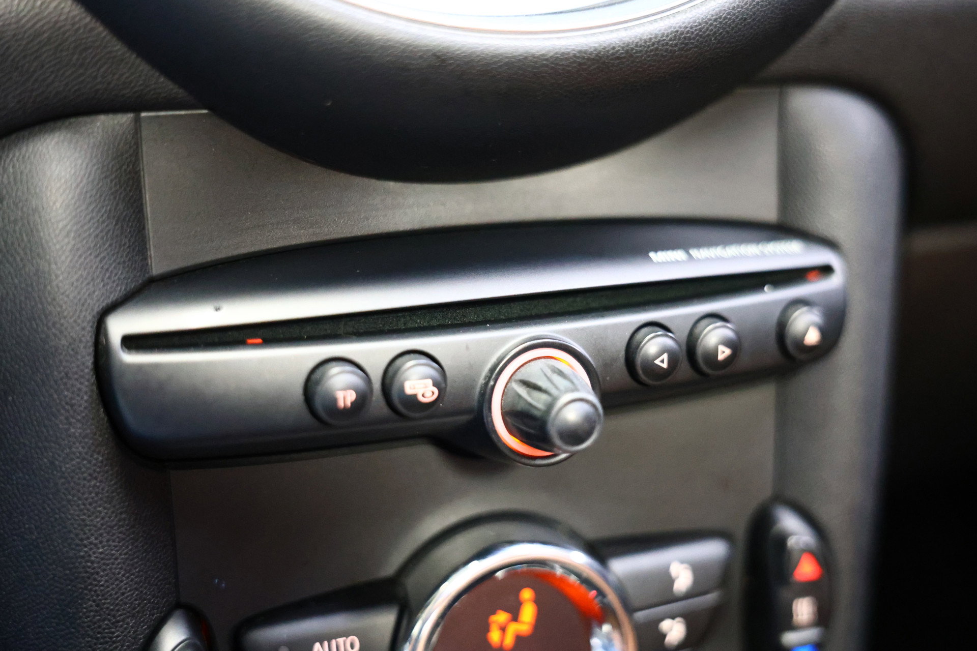 MINI 1.6 AUTOMAAT Chili LEDER NAVI BT STOELVW PDC '15 - foto 18