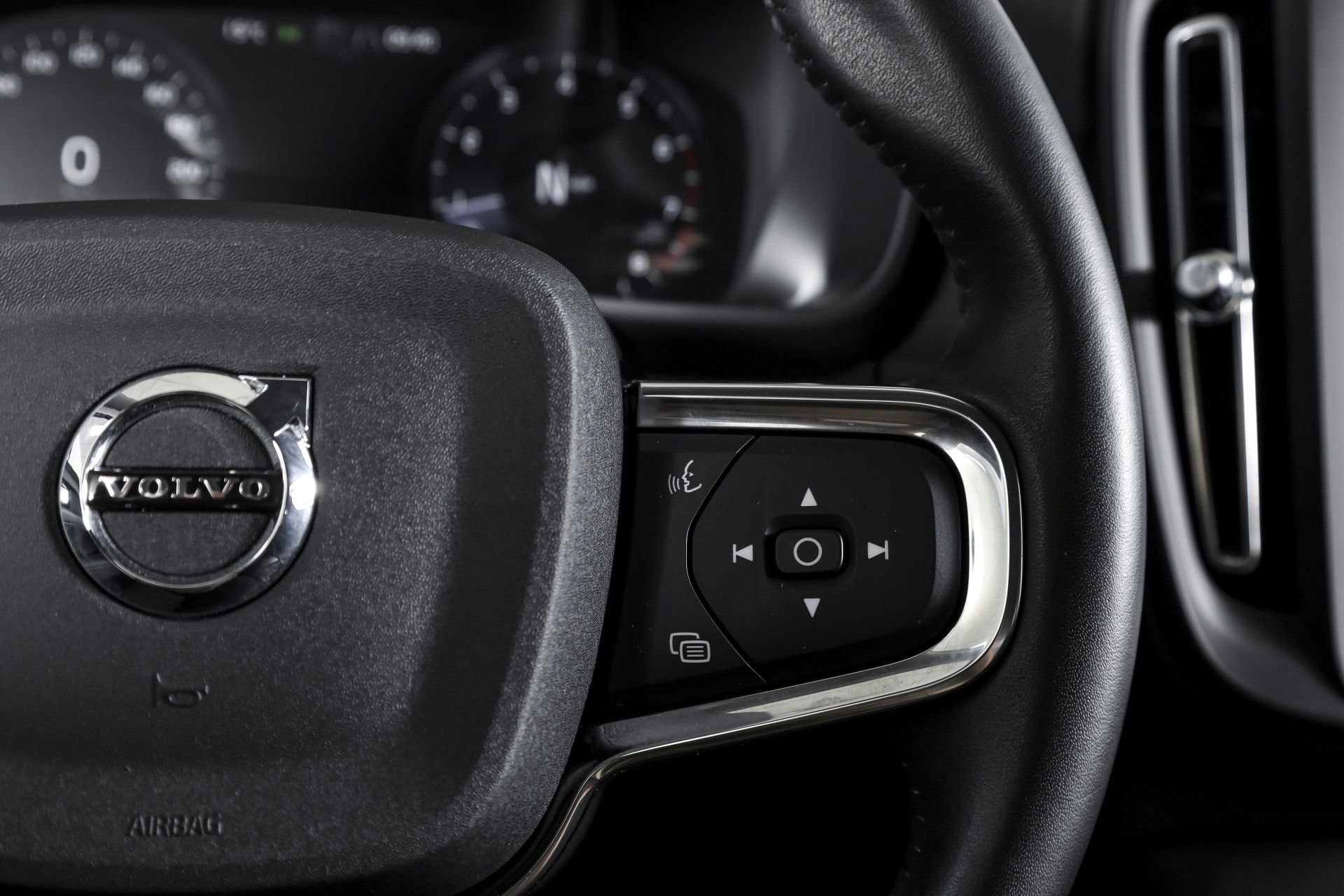 Volvo - XC40