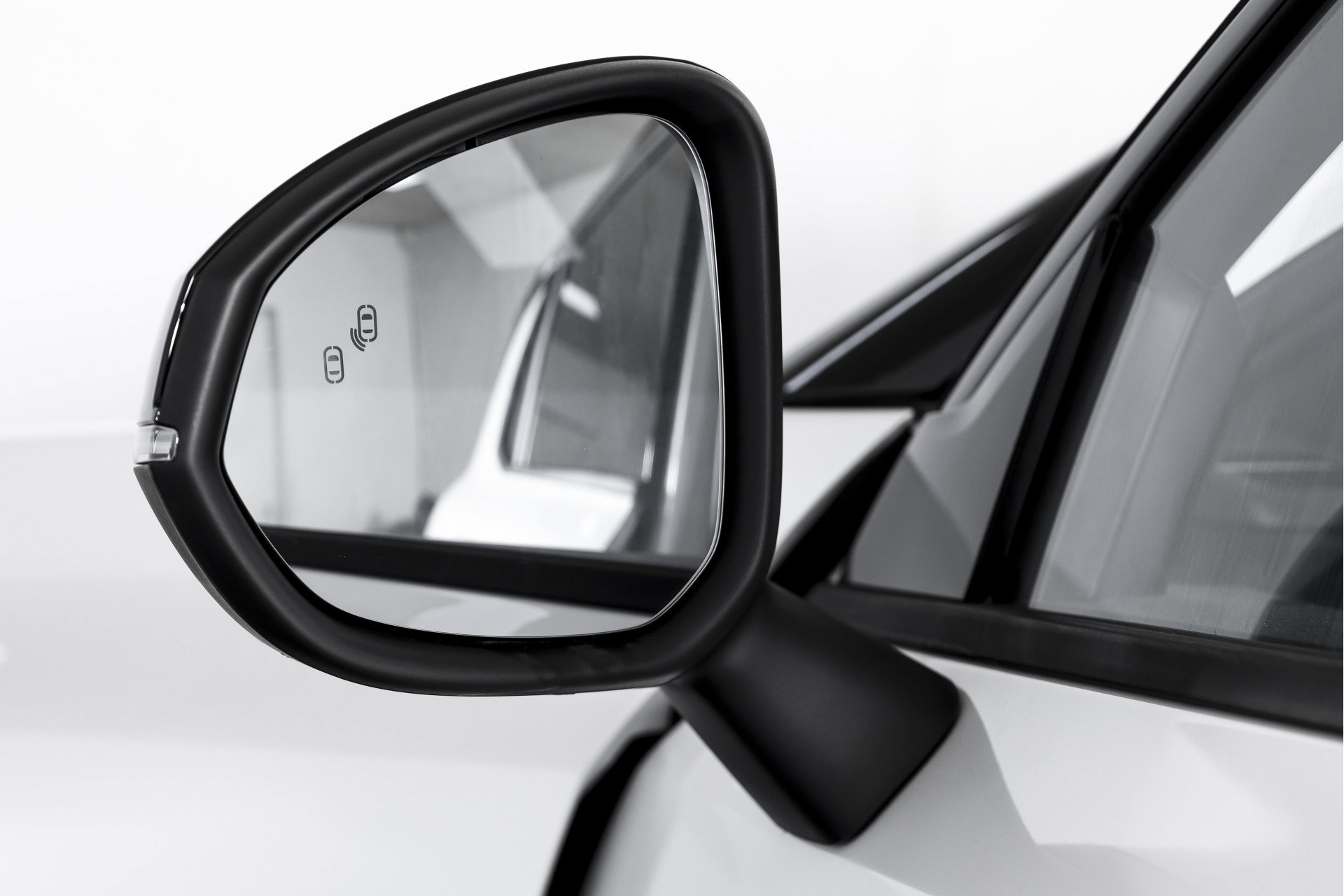 Lynk & Co - 01