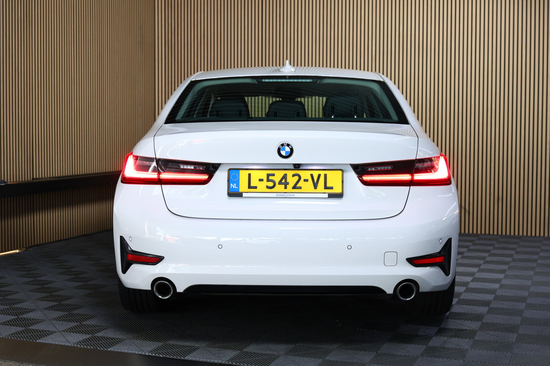 BMW 318i Business M SPORT Edition AVM SPORTLEDER NAVI CARPLAY VIRTUAL '21 - foto 7