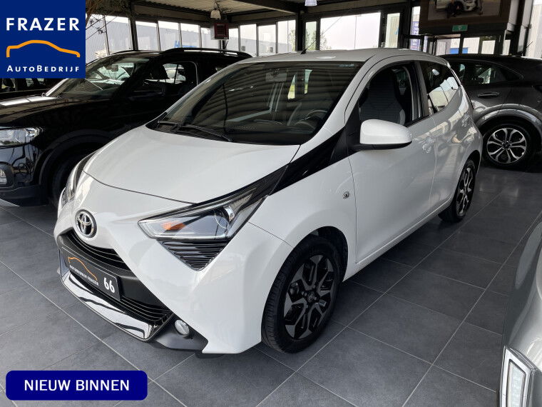 Foto van Toyota Aygo 1.0 VVT-i AUTOMAAT X-PLAY / CARPLAY / CAMERA / LUXE