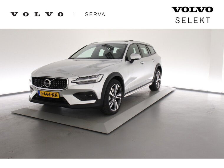 Foto van Volvo V60 Cross Country B5 AWD Pro / Full Option