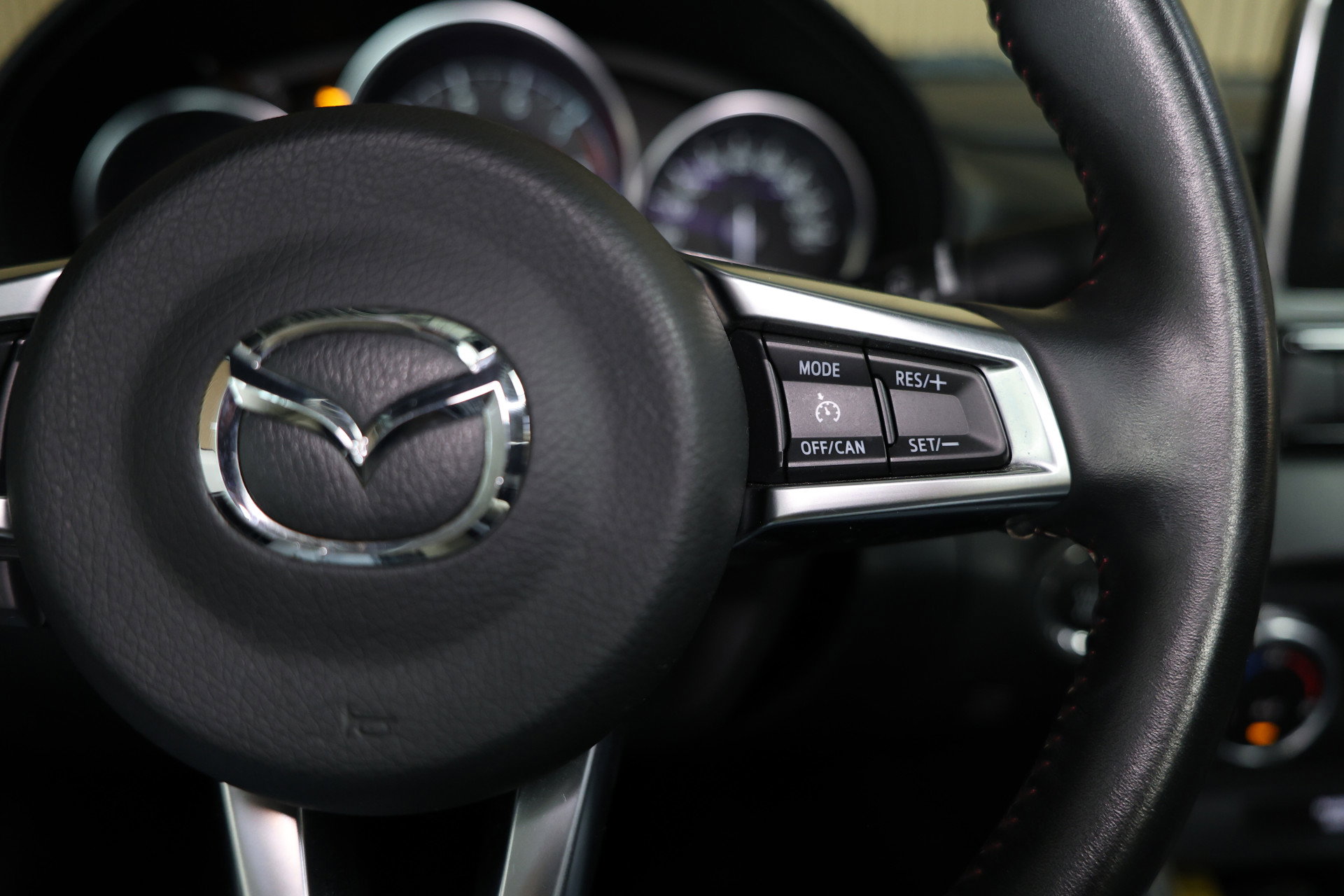 Mazda 1.5 SkyActiv-G 131 GT-M BOSE LEDER NAVI KEYLESS CRUISE BT "16 - foto 15