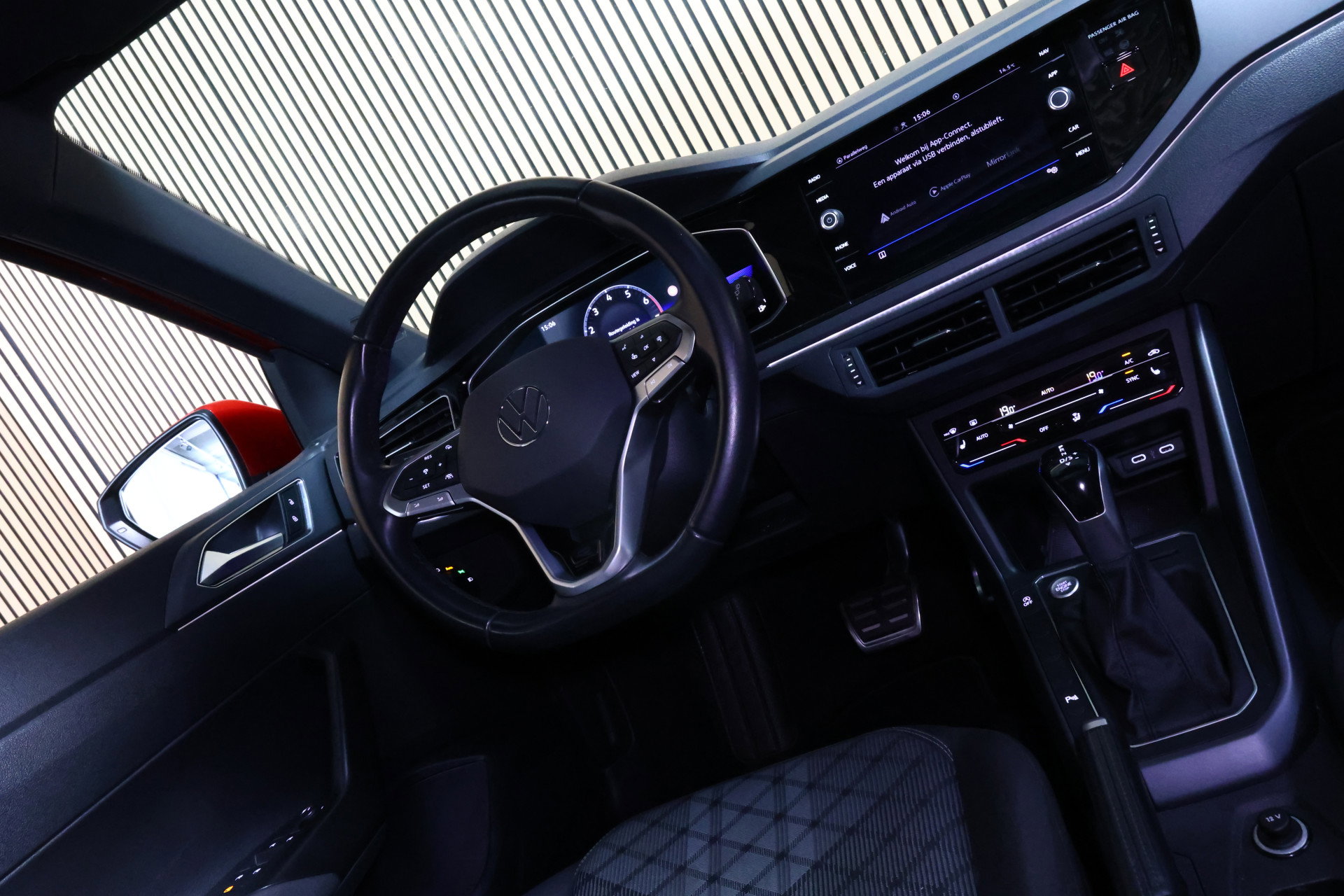 Volkswagen 1.0 TSI R-Line Business AVM DSG NAVI CARPLAY PANO STOELVW '22 - foto 18
