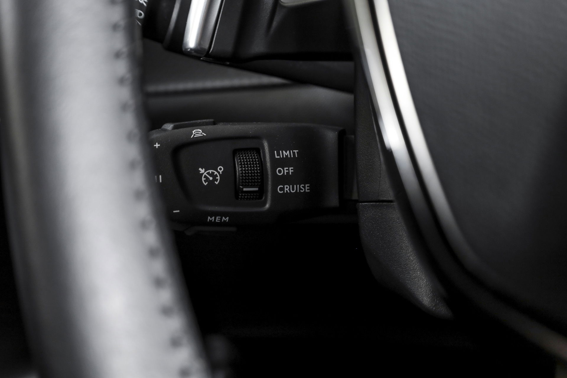 Peugeot - 208