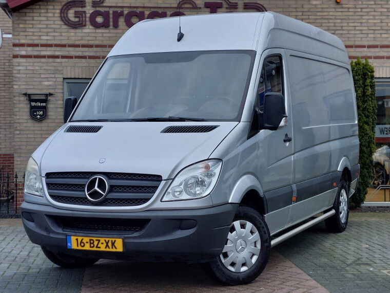 Foto van Mercedes-Benz Sprinter 211 L2H2