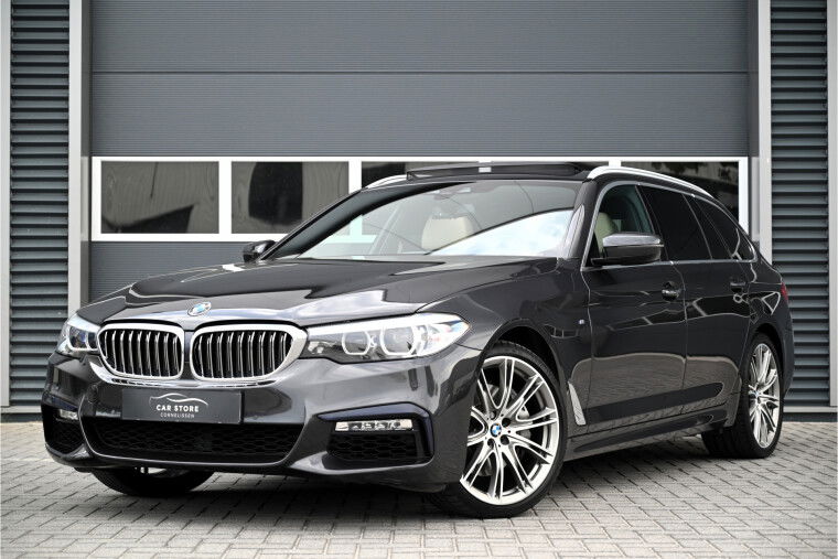 Foto van BMW 5 Serie Touring 540i xDrive 340 PK / M-SPORT / PANO / HUD / LEDER / MEMORY / CAMERA / LED / TREKHAAK