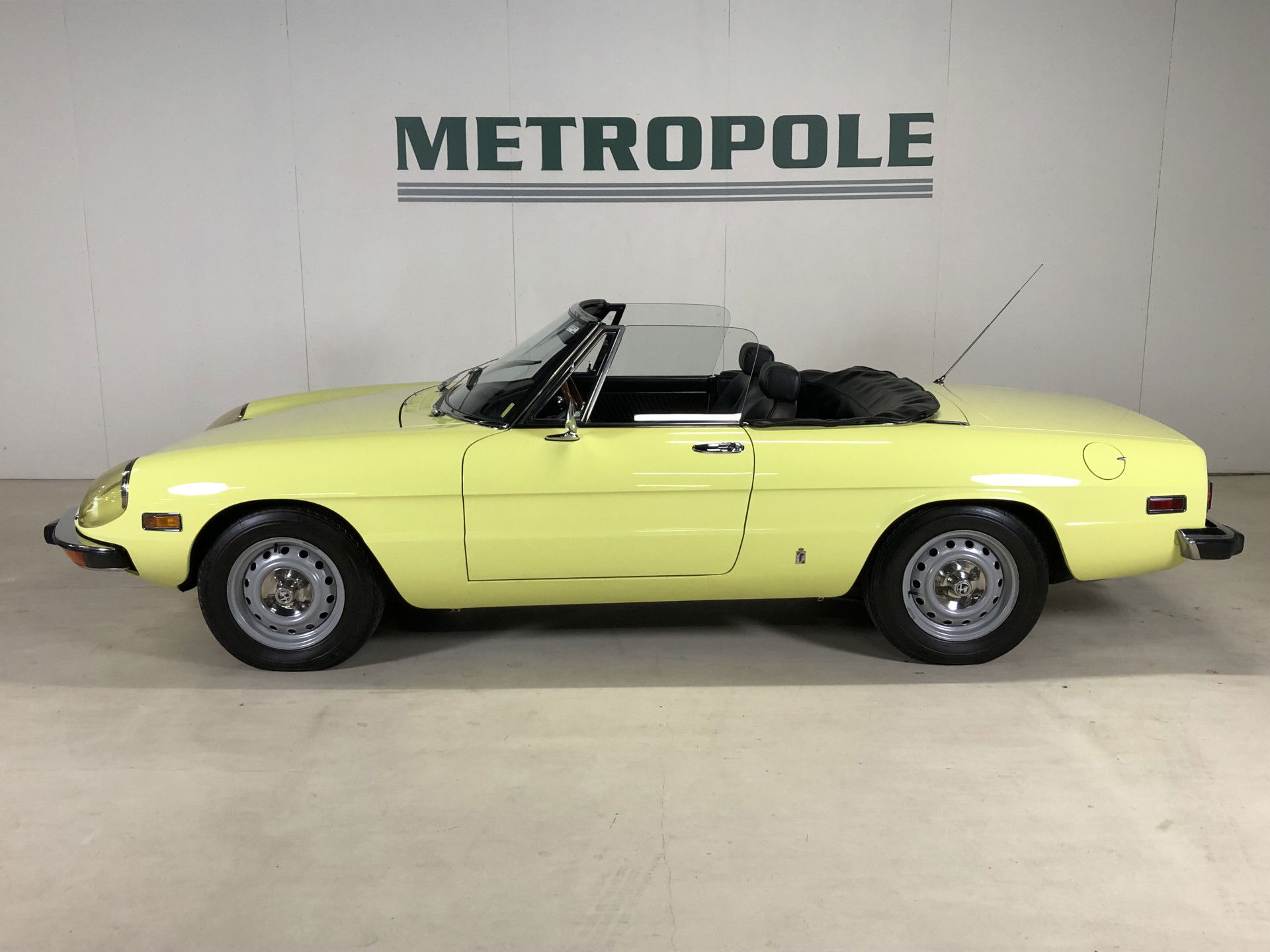 Alfa Romeo Spider Veloce - Metropole