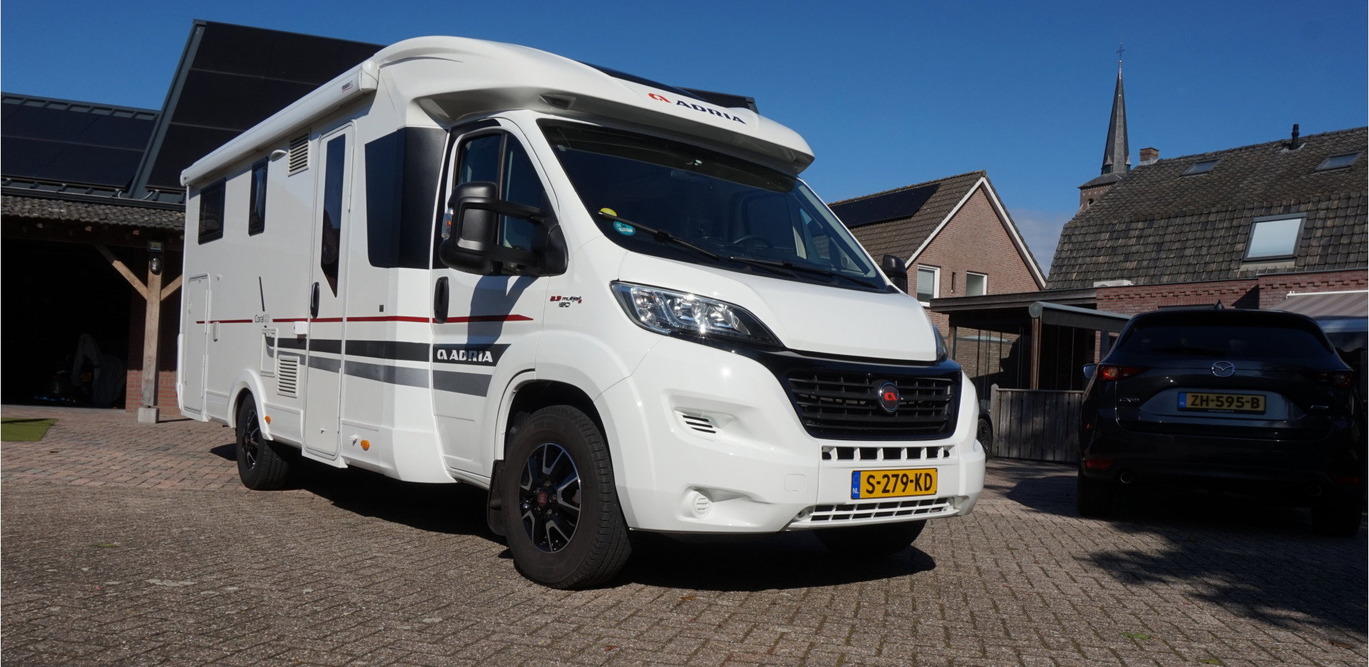 Adria CORAL S 670SL Automaat 150pk Airco Luchtvering Lengtebedden 5 zitplaatsen - foto 3