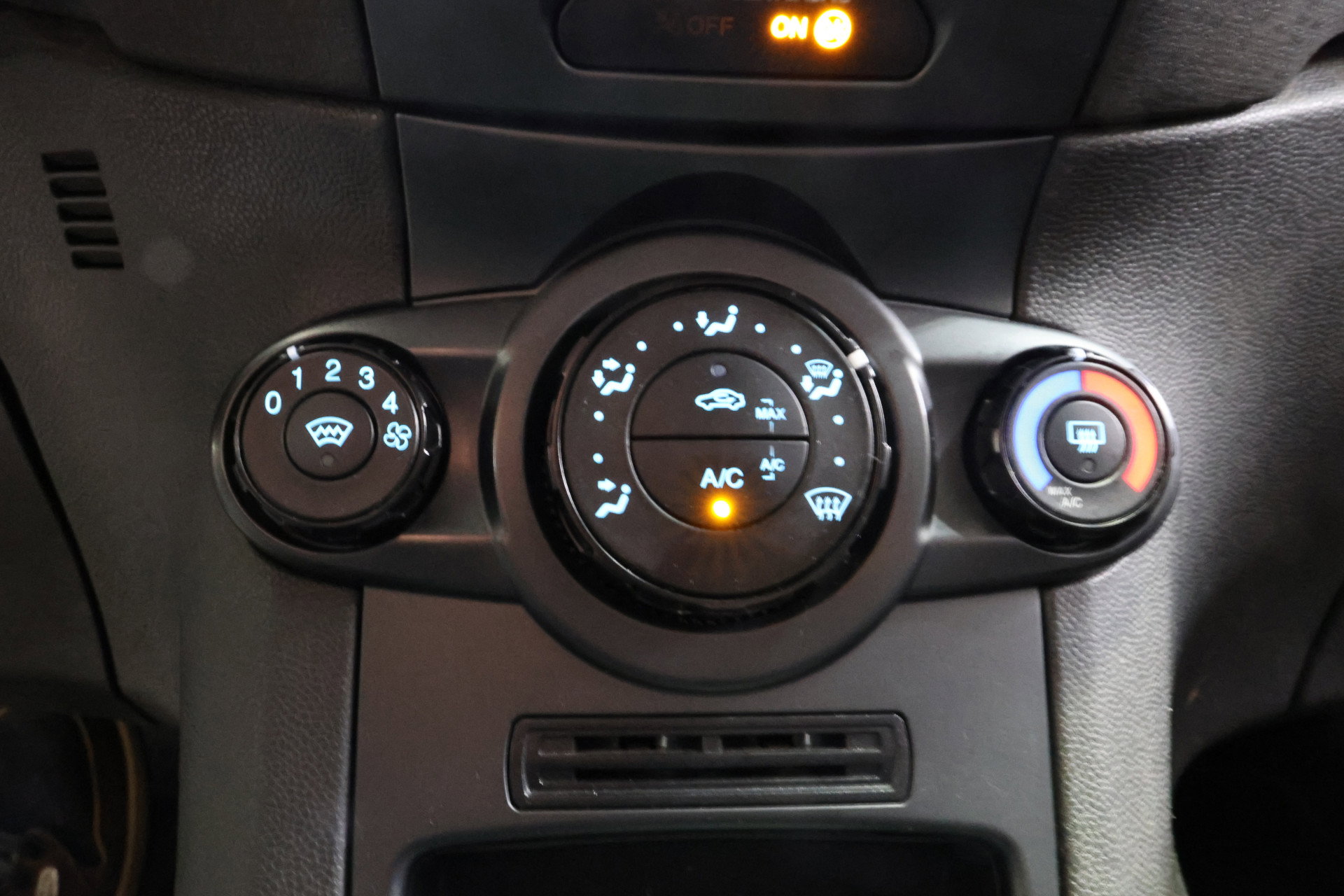 Ford 1.0 EcoB 60.000 km ! Titanium AIRCO BT STOELVERWARMING '15 - foto 20