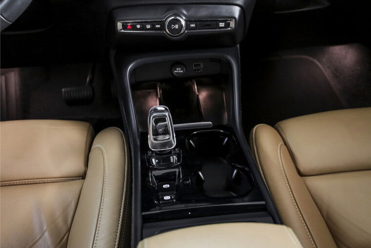 Volvo - XC40