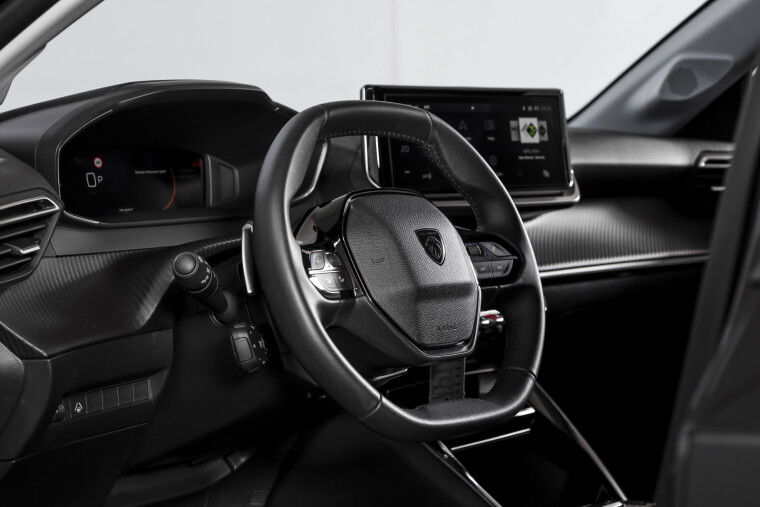 Peugeot - 208