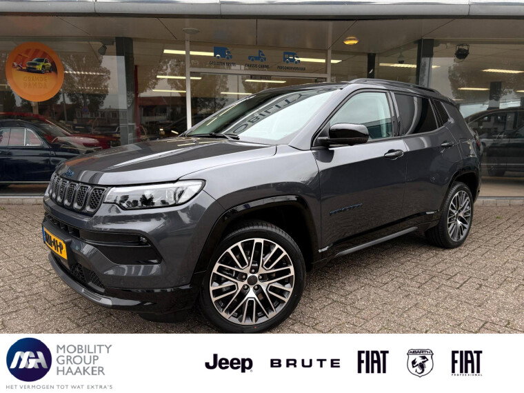 Foto van Jeep Compass 4xe 240 Plug-in Hybrid Electric Summit