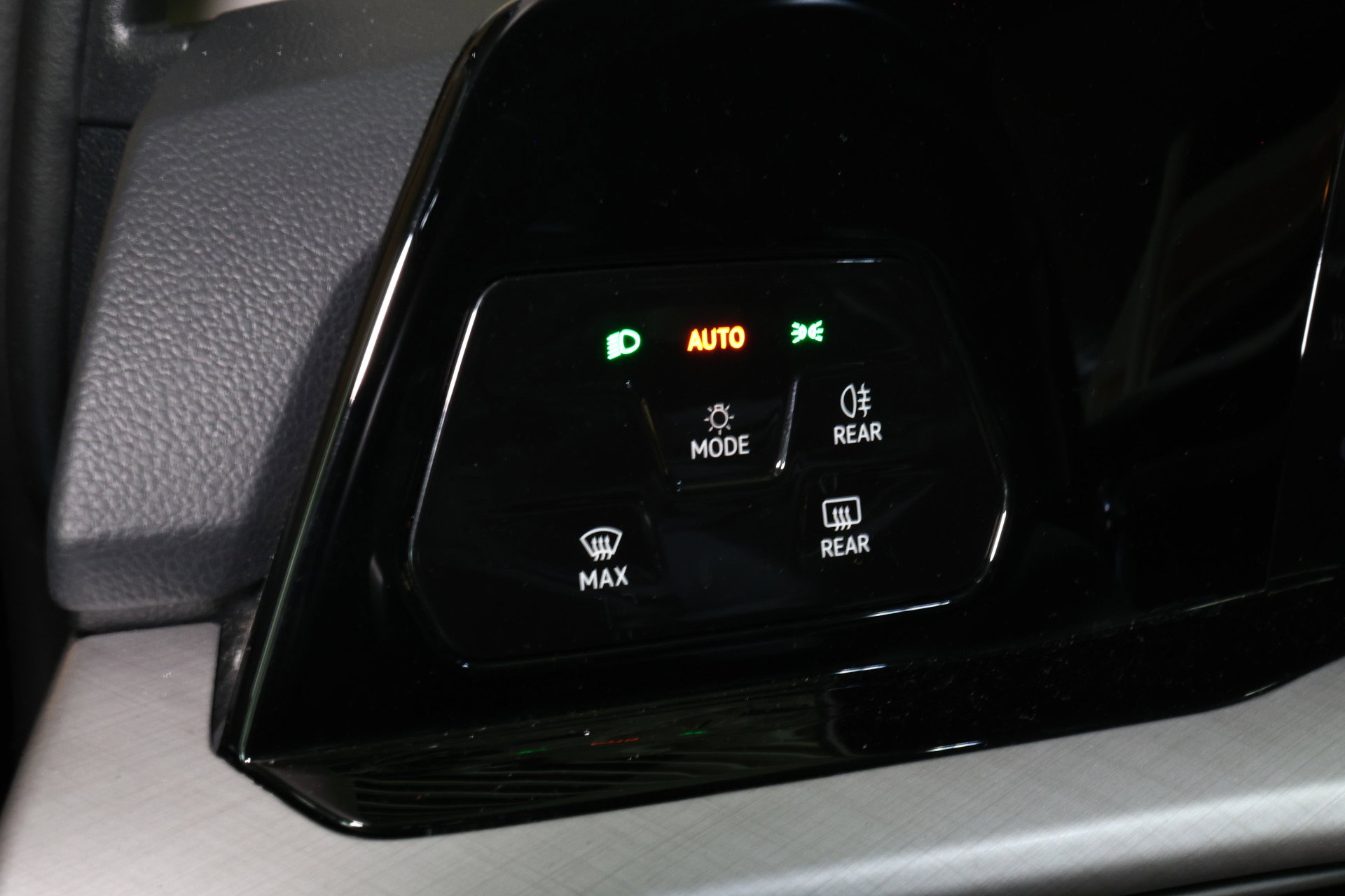 Volkswagen R line 1.0 eTsi AVM ACC CARPLAY CAMERA PDC '24 - foto 13