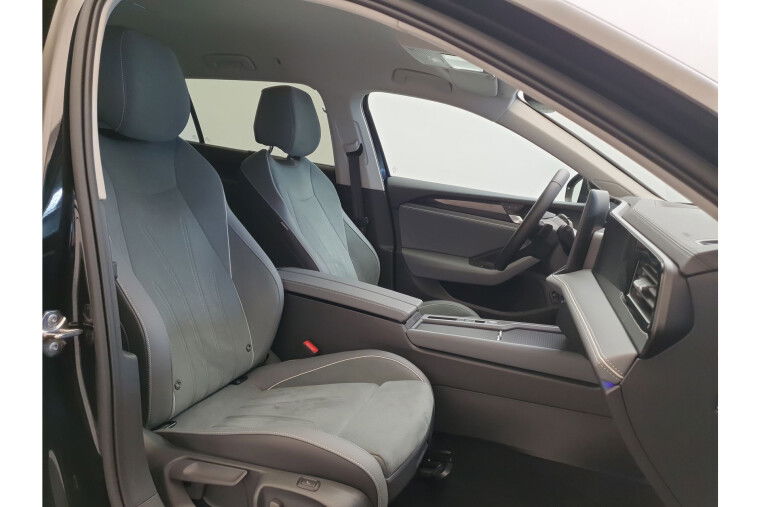 Volkswagen Passat Variant 1.5 eHybrid 204pk DSG/AUT Business Wegklapbare trekhaak, Camera, ACC