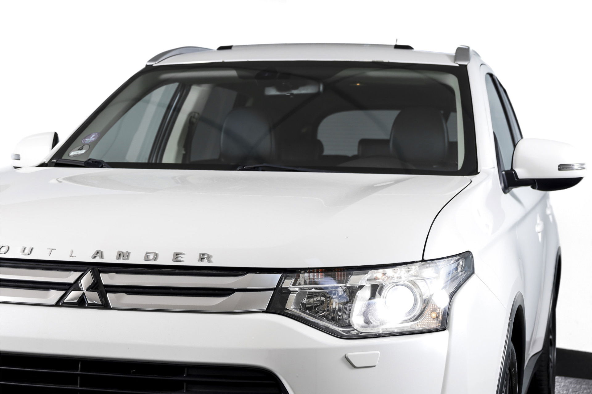 Mitsubishi - Outlander