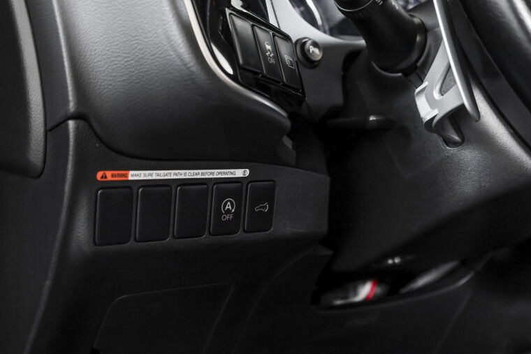 Mitsubishi - Outlander