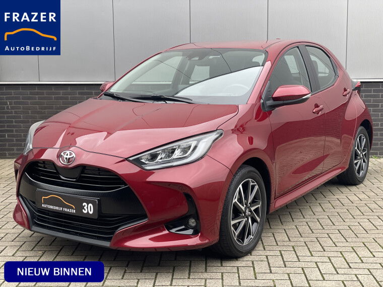 Foto van Toyota Yaris 1.5 VVT-i DYNAMIC / LED / CRUISE / CARPLAY / RIJKLAAR