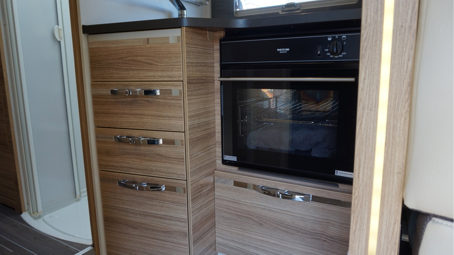 Adria CORAL S 670SL Automaat 150pk Airco Luchtvering Lengtebedden 5 zitplaatsen - foto 23