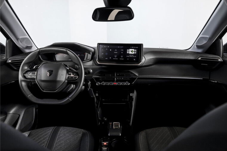 Peugeot - 208