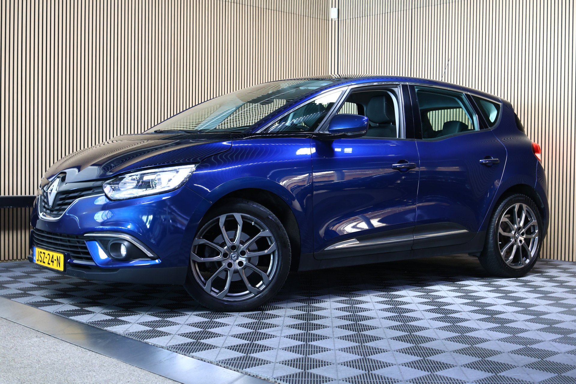 Renault 1.2 TCe Intens AVM LED NAVI CRUISE CLIMA KEYLESS PDC BT THAAK "17 - foto 2
