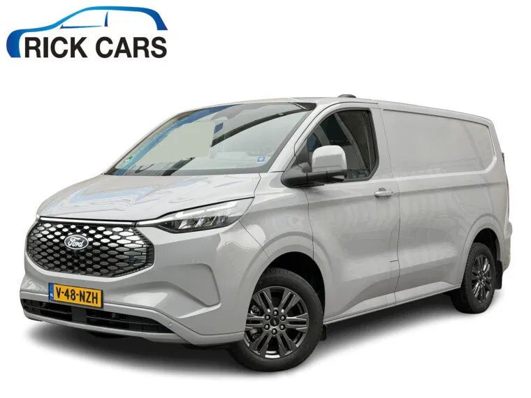Foto van Ford E-Transit Cust. 320 L1H1 Limited 65 kWh/ 218 PK