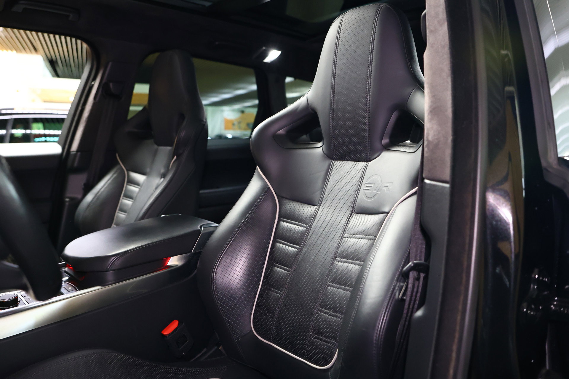 Land Rover 5.0 V8 Supercharged SVR Carbon Edition AVM Full Option! - foto 21