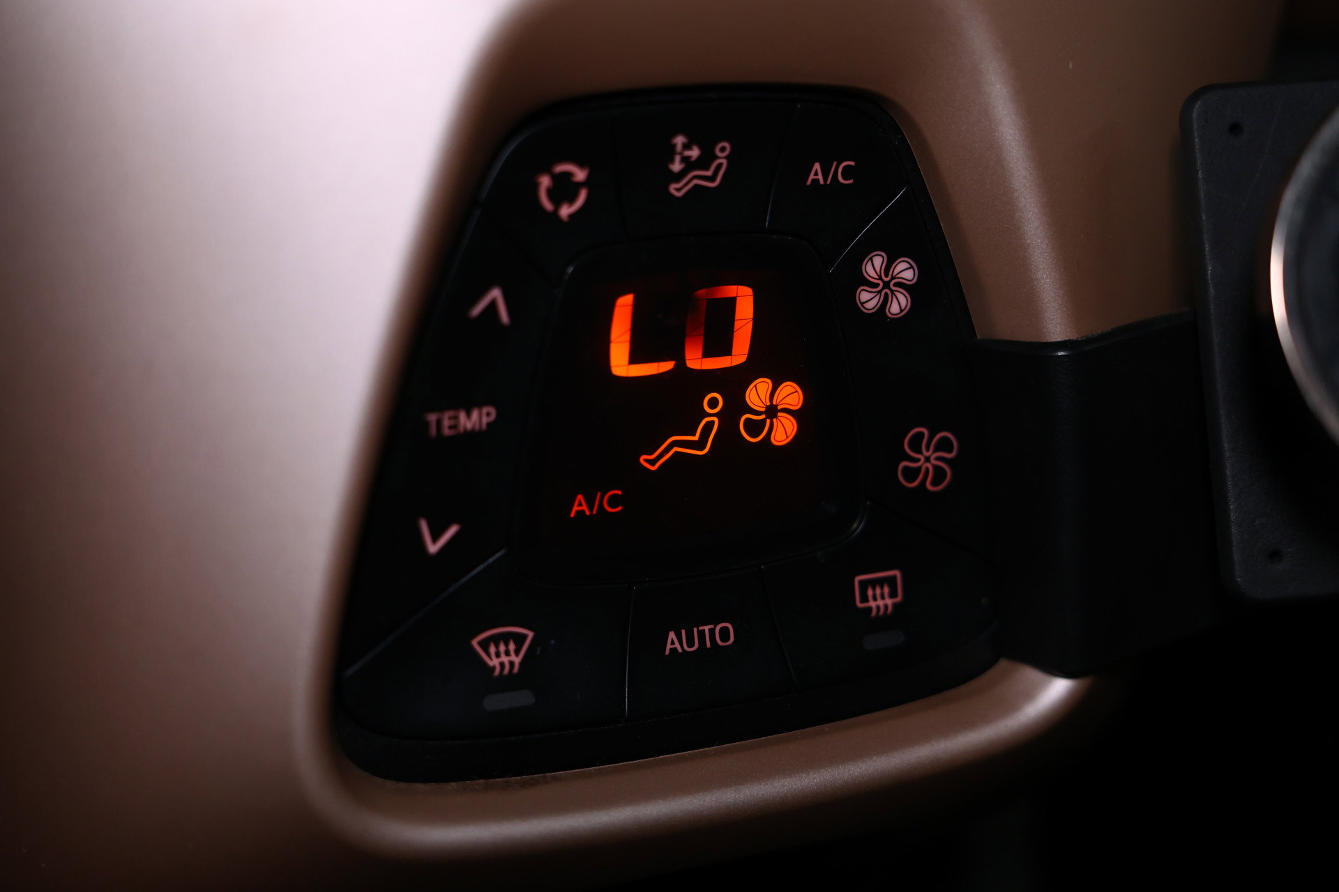 Citroën 1.0 VTi Elle AVM CARPLAY NAVI CLIMA CAMERA CRUISE BT 2018 - foto 22
