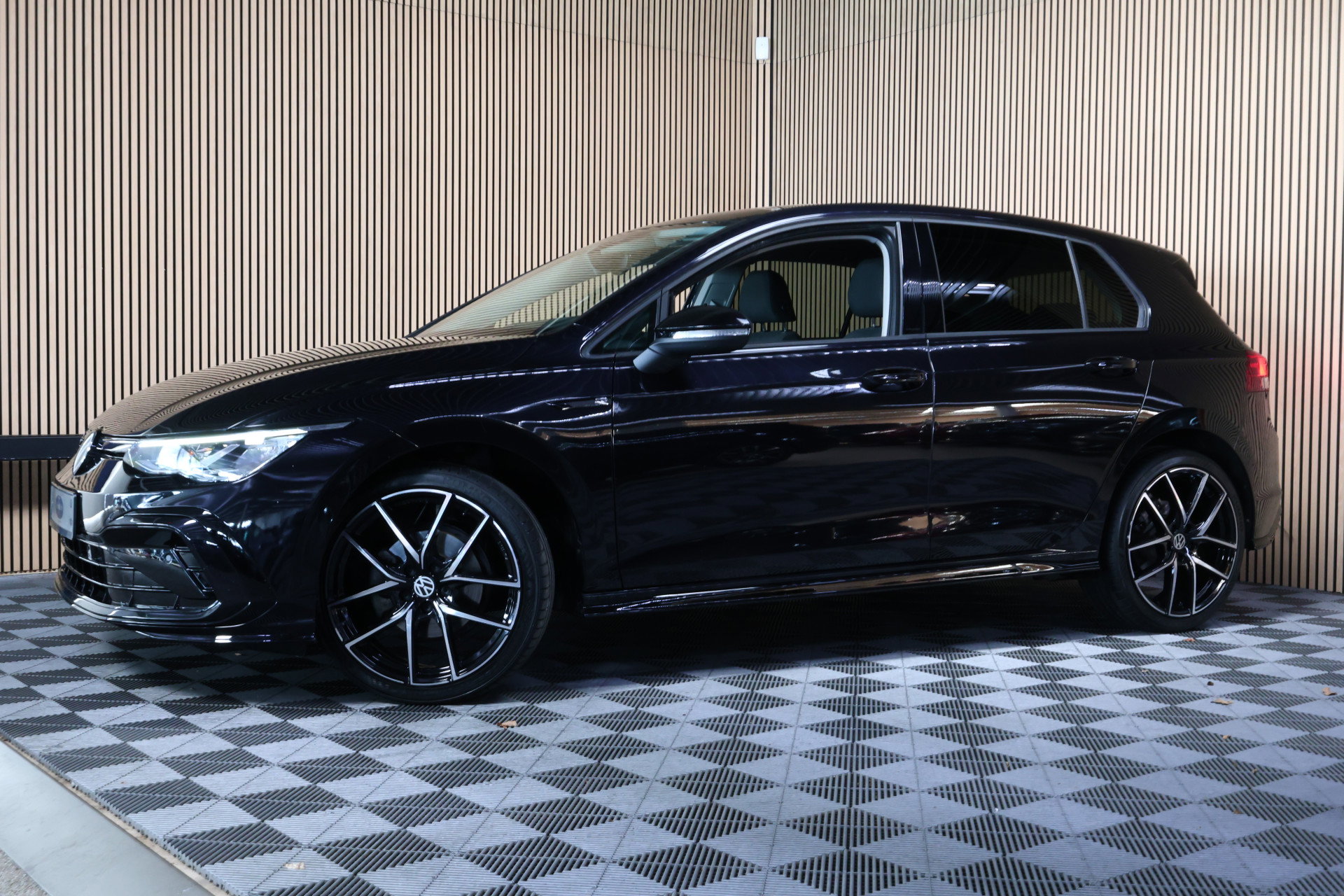 Volkswagen R line 1.0 eTsi AVM ACC CARPLAY CAMERA PDC '24 - foto 9