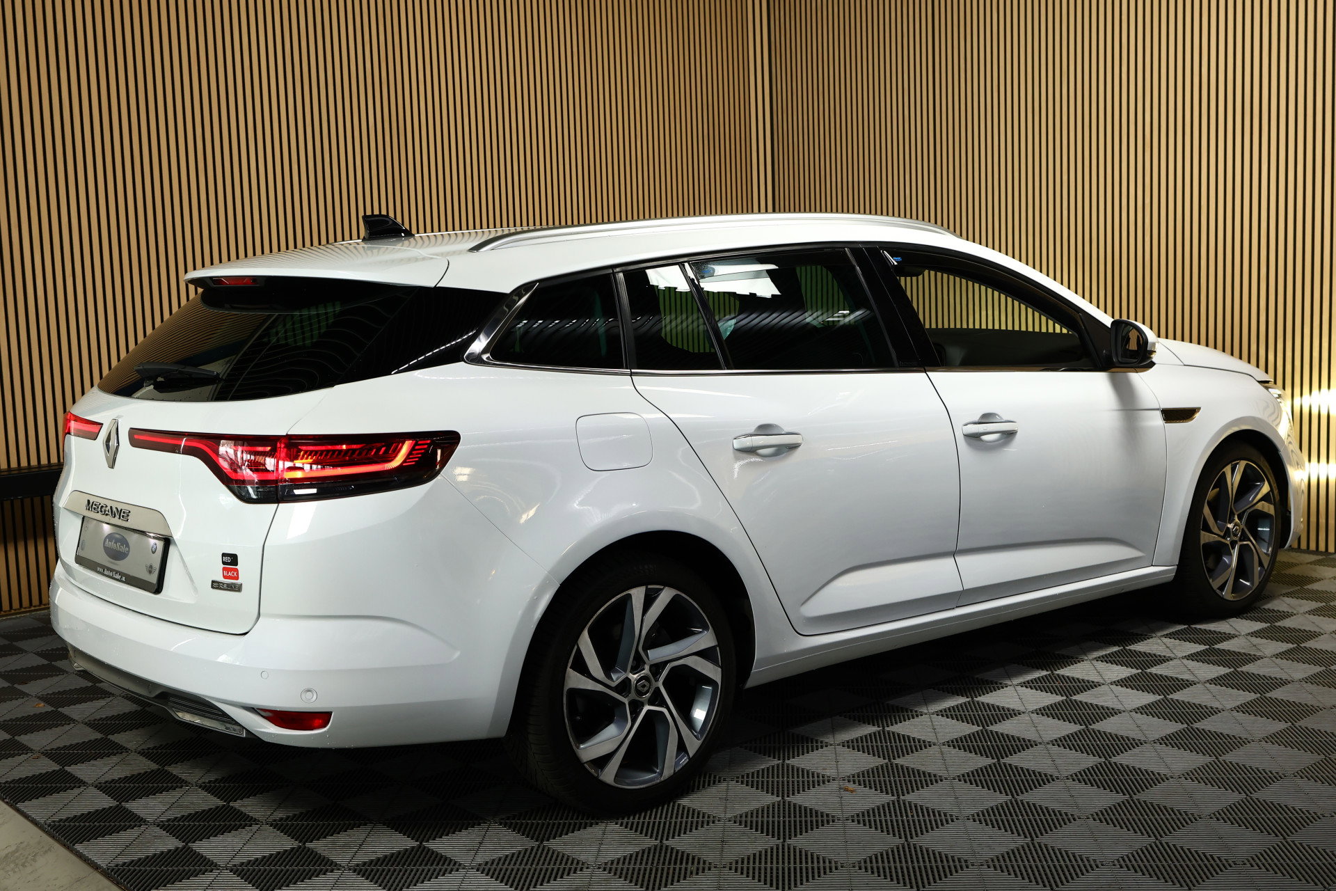 Renault Estate 1.6 Plug-In Hybrid 160 RS Line BOSE CARPLAY PDC CAMERA "21 - foto 7