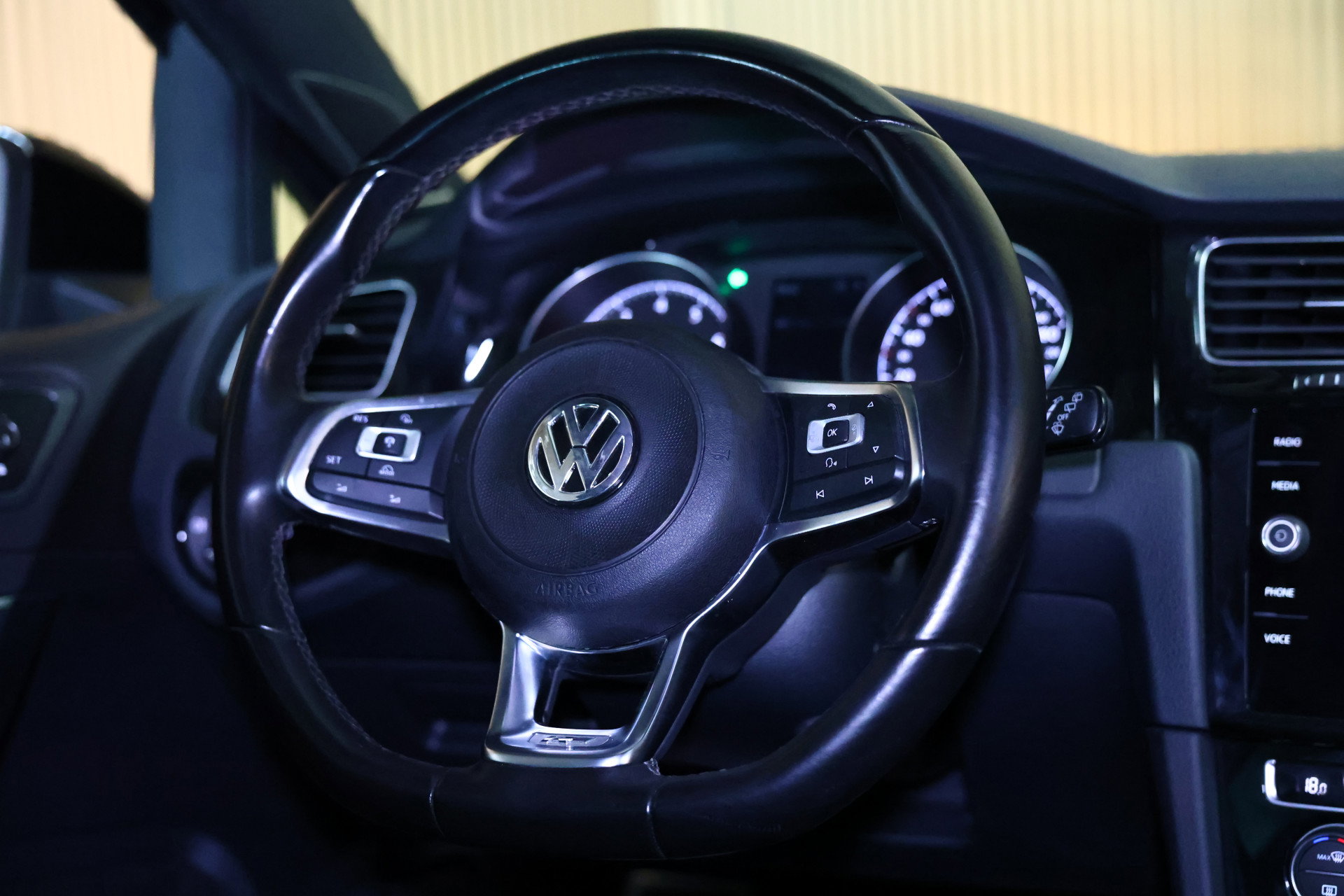 Volkswagen 1.5 TSI Highline Business R DSG NAVI DYNAUDIO ACC CLIMA STOELVW LED '17 - foto 26
