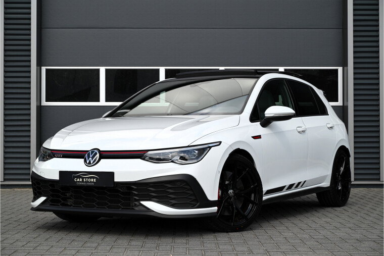 Foto van Volkswagen Golf 2.0 TSI GTI CLUBSPORT 300 PK / PANO / LEDER / NURBURGRING / HARMAN KARDON / HEAD UP / MEMORY / CAMERA / 19"