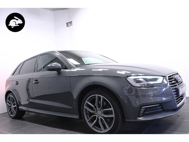 Foto van Audi A3 Sportback 40 e-tron 2x S-Line/Nano grey/18 inch/Leder/Led/Trekhaak
