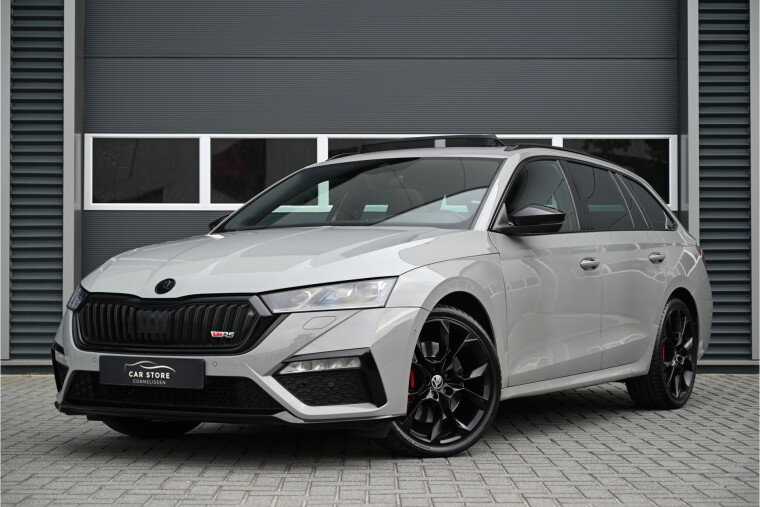Foto van Škoda Octavia Combi 2.0 TSI iV RS 245 PK / PANO / HEAD UP / CAMERA / LED MATRIX / SFEERVERLICHTING / NARDO