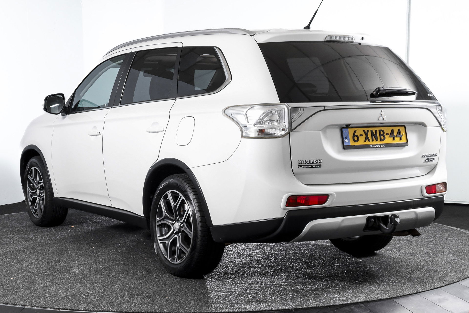 Mitsubishi - Outlander