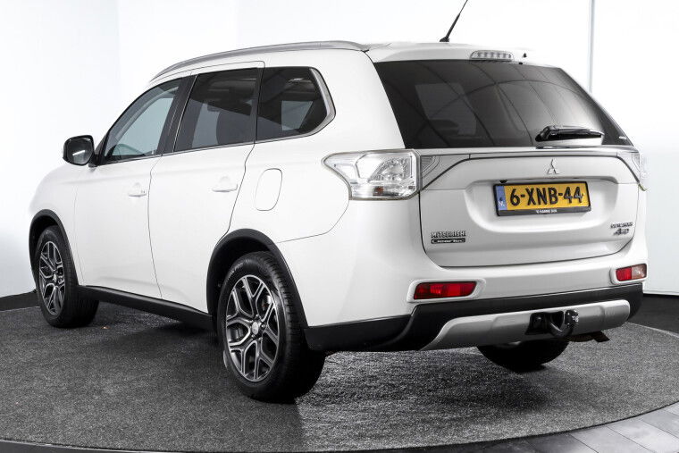 Mitsubishi - Outlander