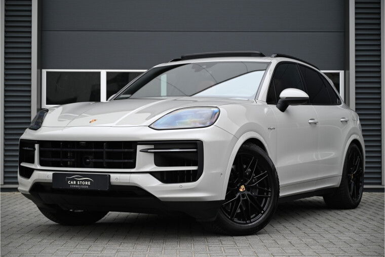 Foto van Porsche Cayenne 3.0 E-Hybrid / SPORT DESIGN / PANO / PASSENGER DISPLAY / SPORT UITLAAT / HUD / MASSAGE / SPORT CHRONO